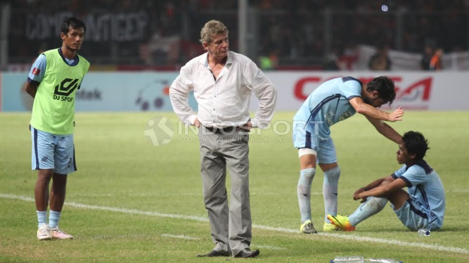 Ekspresi pelatih Persela Lamongan, Lars Goran Stefan Hansson usai tim nya dikalahkan Persija Jakarta.